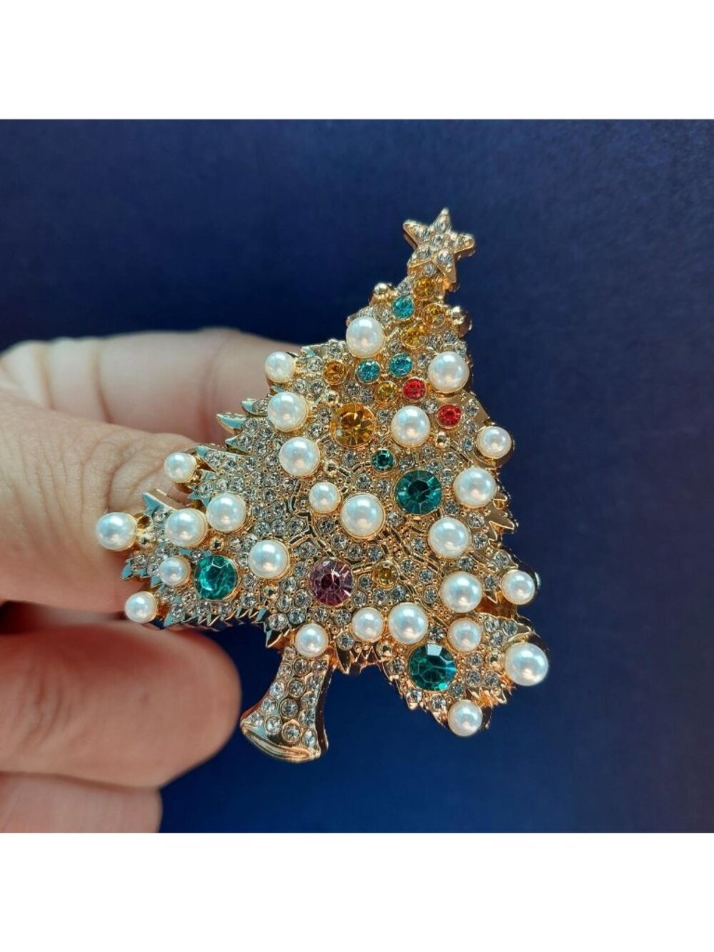 Stunning Christmas Tree Brooch With